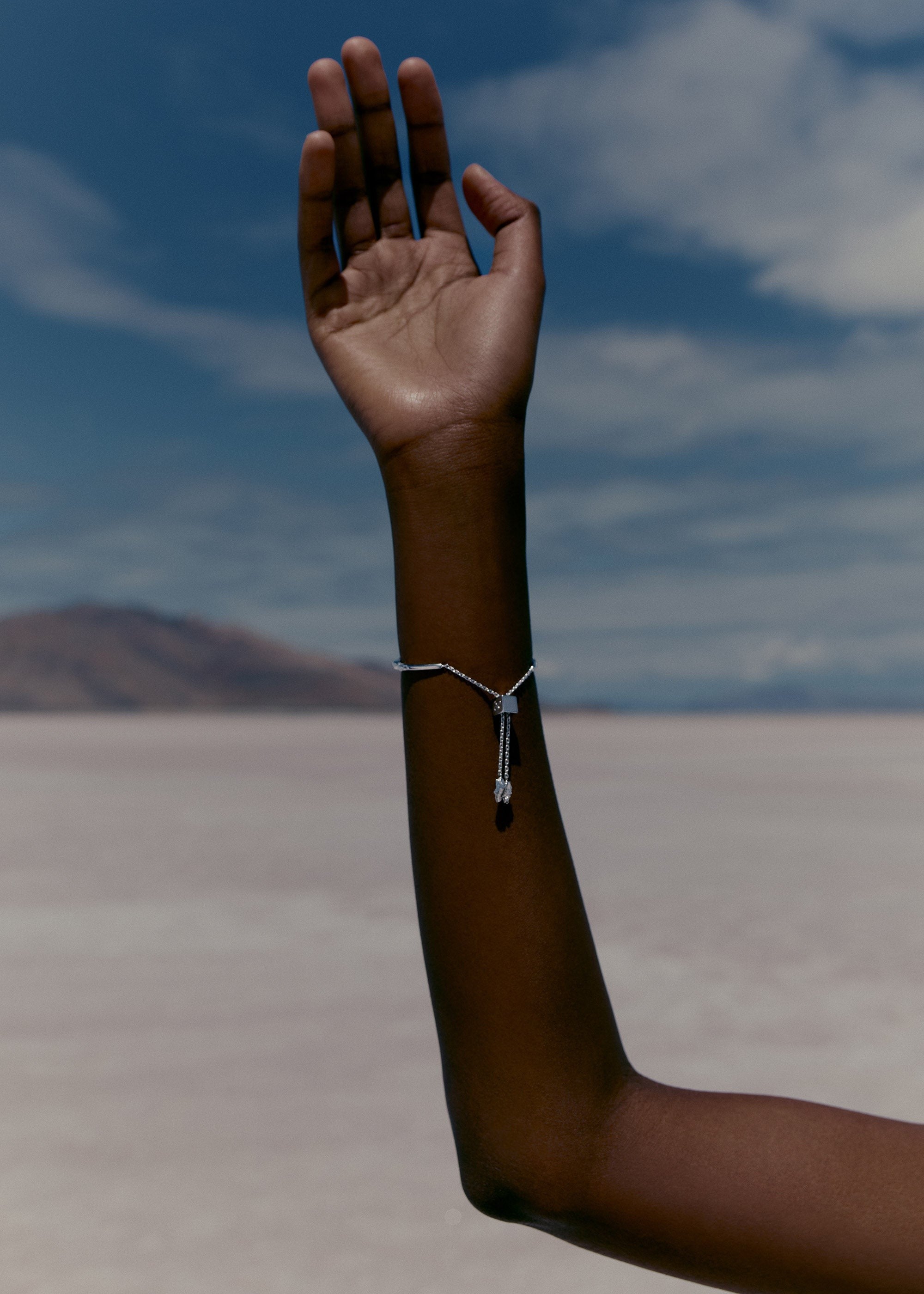 Bangle - Silver in rhodium plated brass