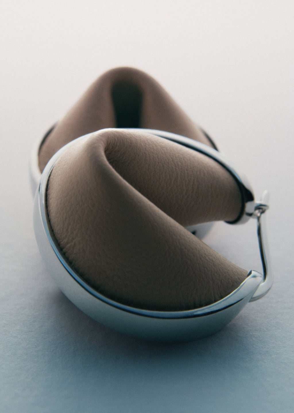 Hoop Earrings - Silver in rhodium with Taupe Leather