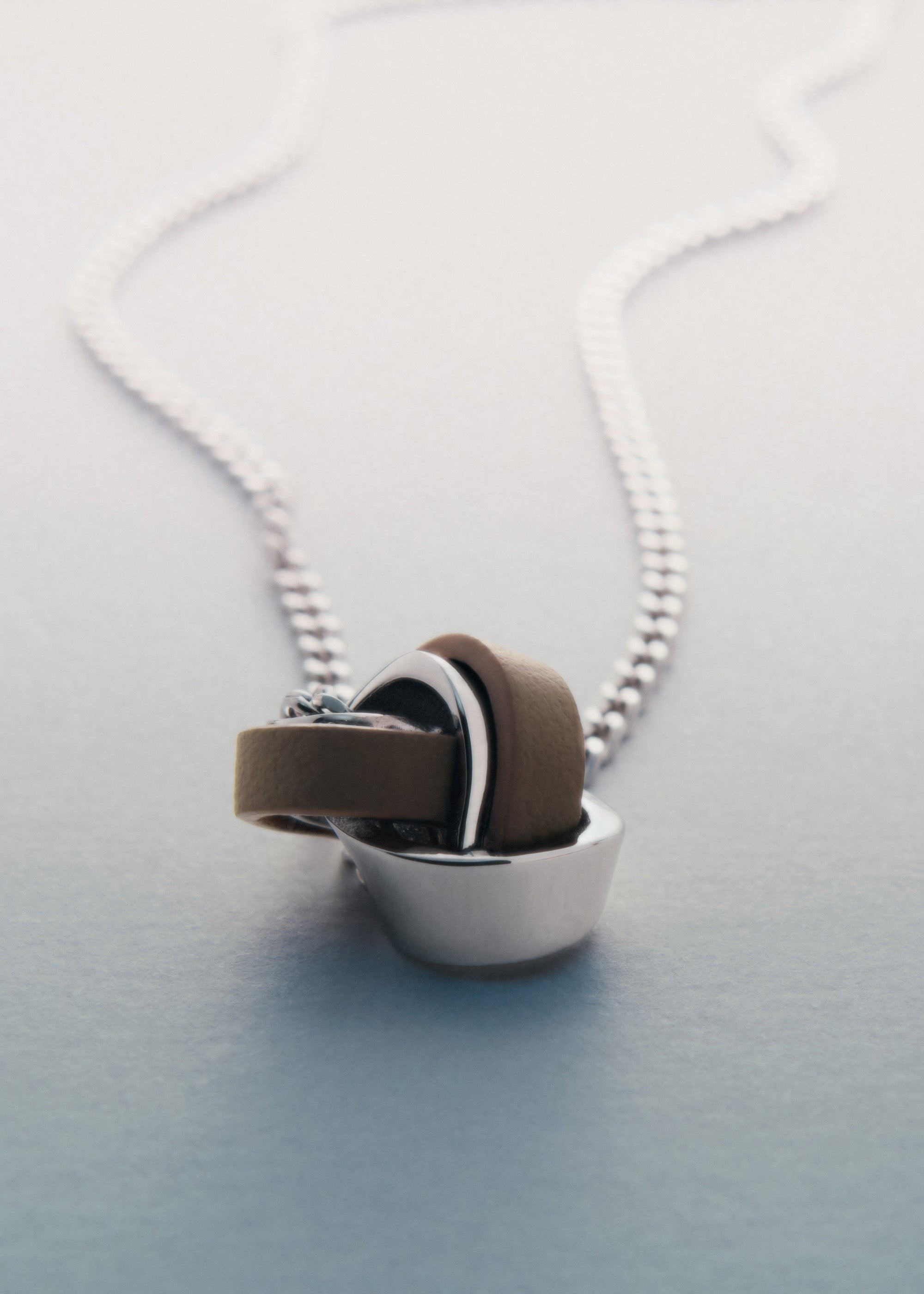 Necklace - Silver in rhodium with Taupe Leather