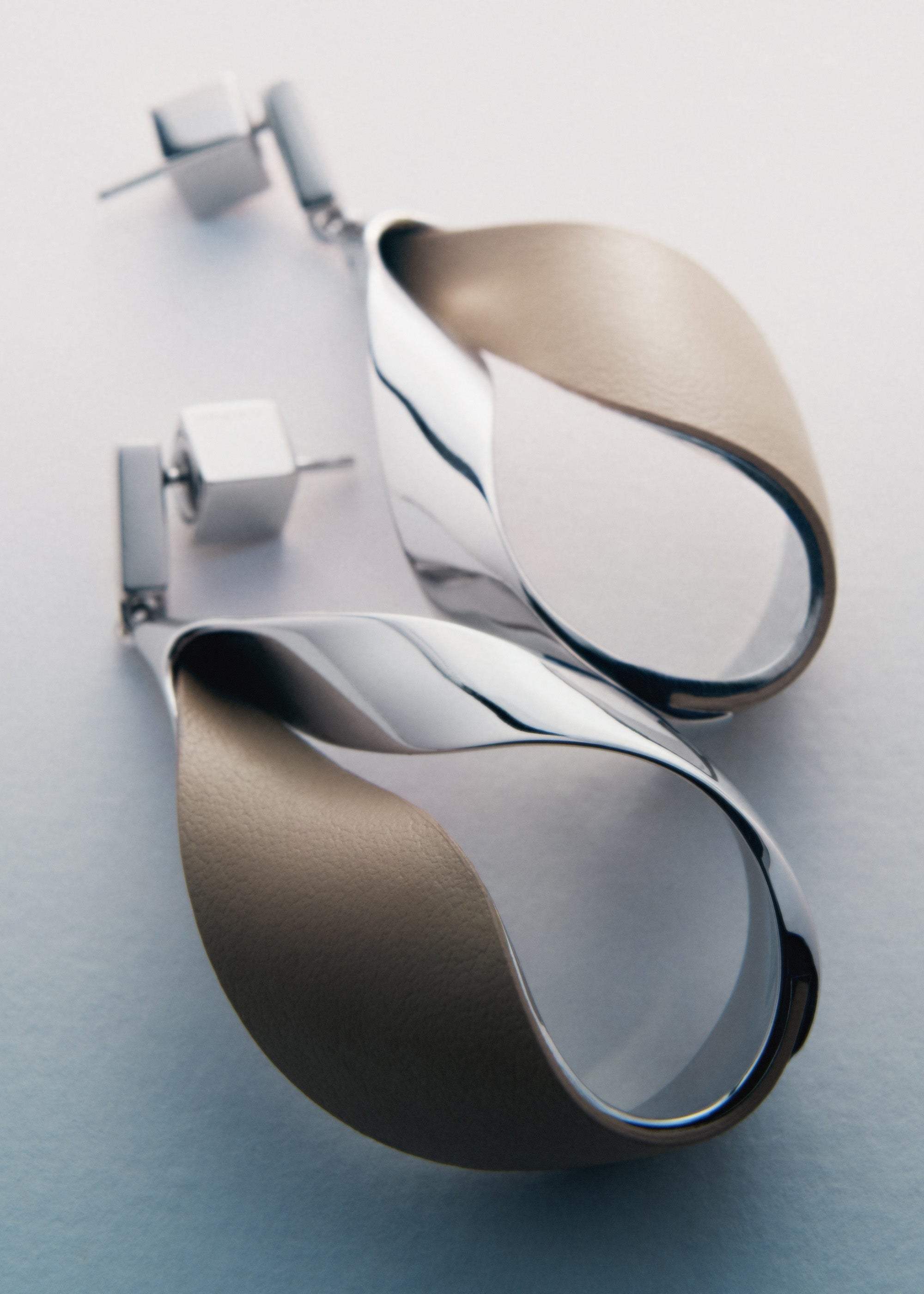 Earrings - Silver in rhodium with Taupe Leather